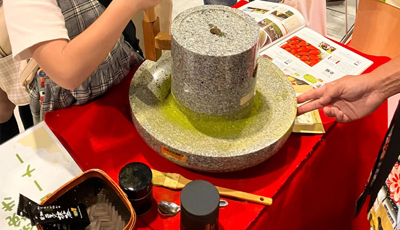 石臼挽き体験